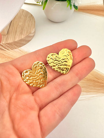 Pendientes de corazón dorado