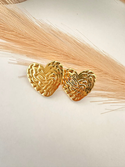 Pendientes de corazón dorado