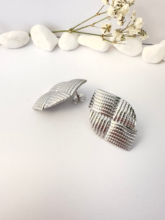 Aros plateados modernos