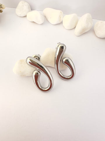 Pendientes elegantes plateados