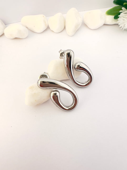 Pendientes elegantes plateados
