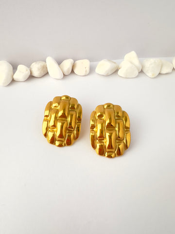 Aros Geométricos Tejido Dorado – Glam Style