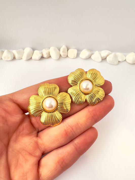 Pendientes Flor Dorada con Perla