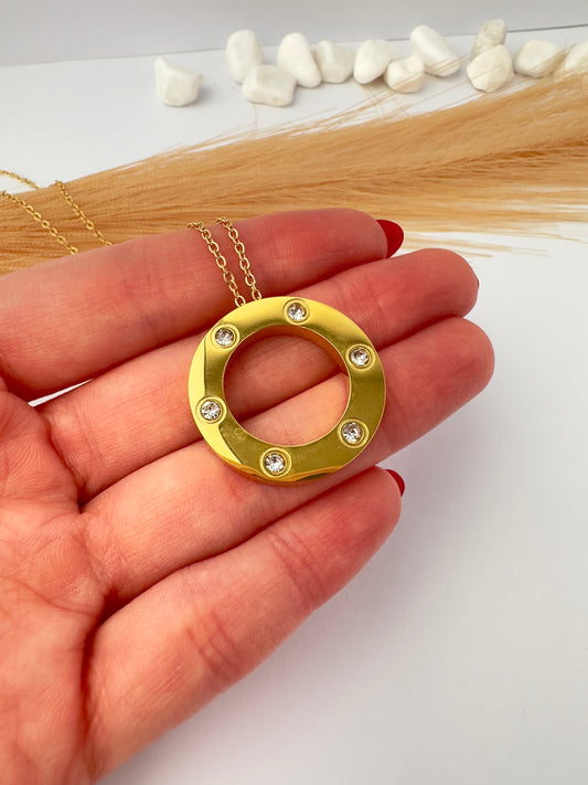 Collar circular elegante