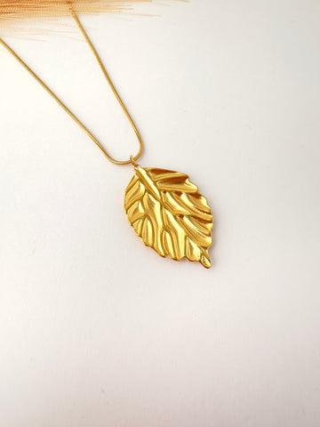 ✨ Collar Hoja Dorada Étnica