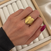 Anillo Corazón Texturizado - Ajustable - Enchape de Oro 18k
