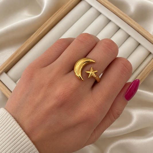 Anillo Luna y Estrella - Ajustable - Enchape de Oro 18k