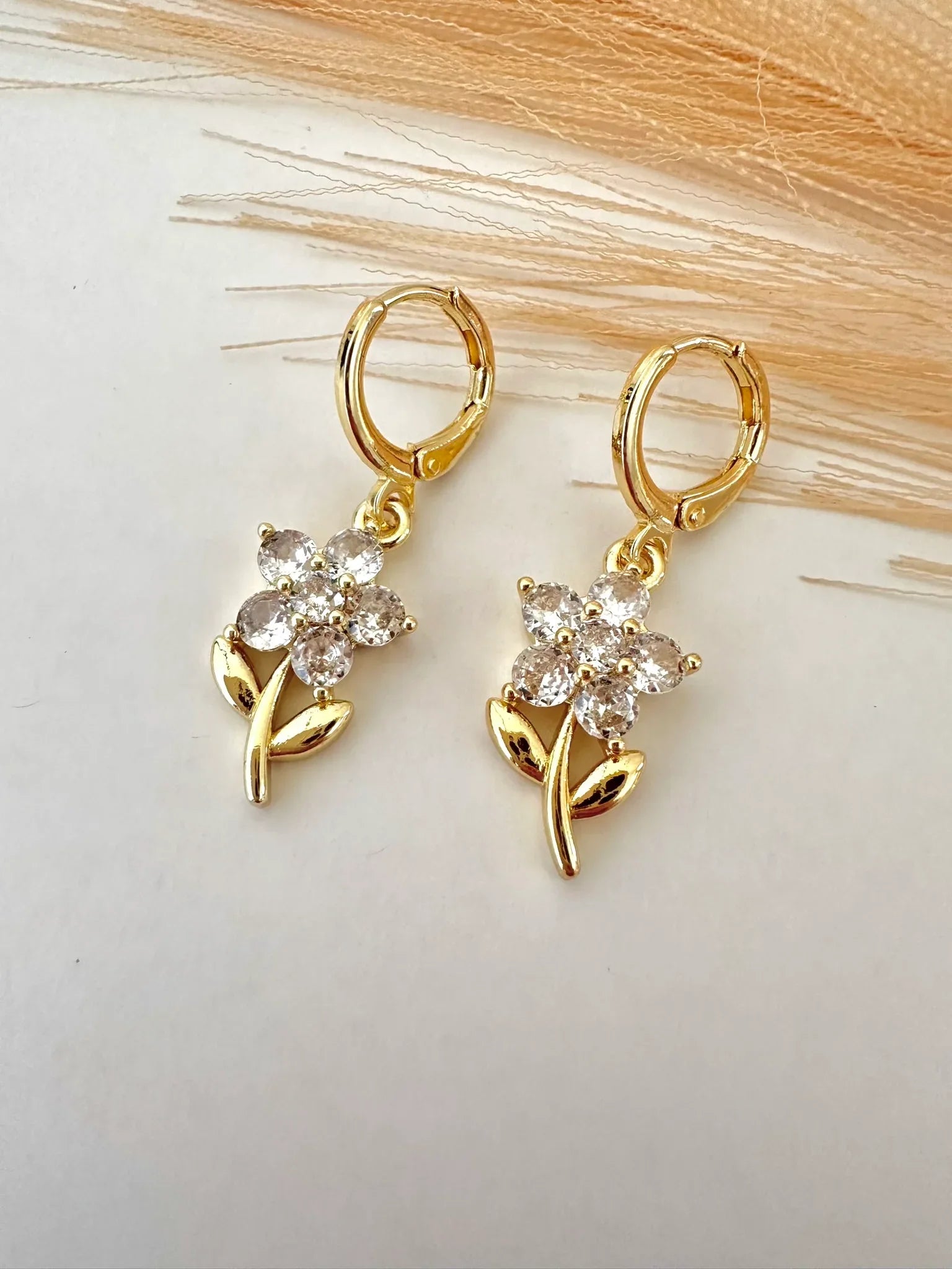 Pendientes florcita puntos de luz - Glamora