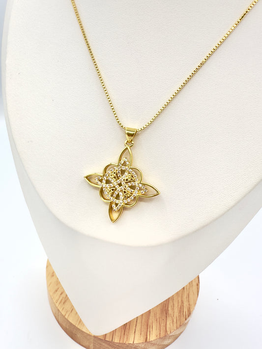 Collar Amuleto Protector Radiante – Baño Oro 18K