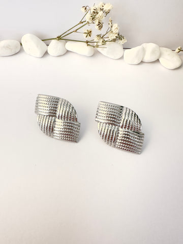 Aros plateados modernos