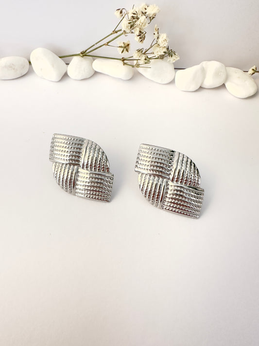 Aros plateados modernos