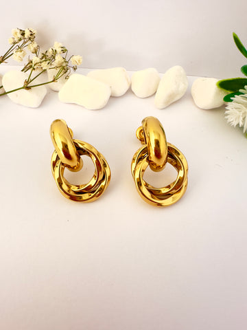 Pendientes entrelazados dobles