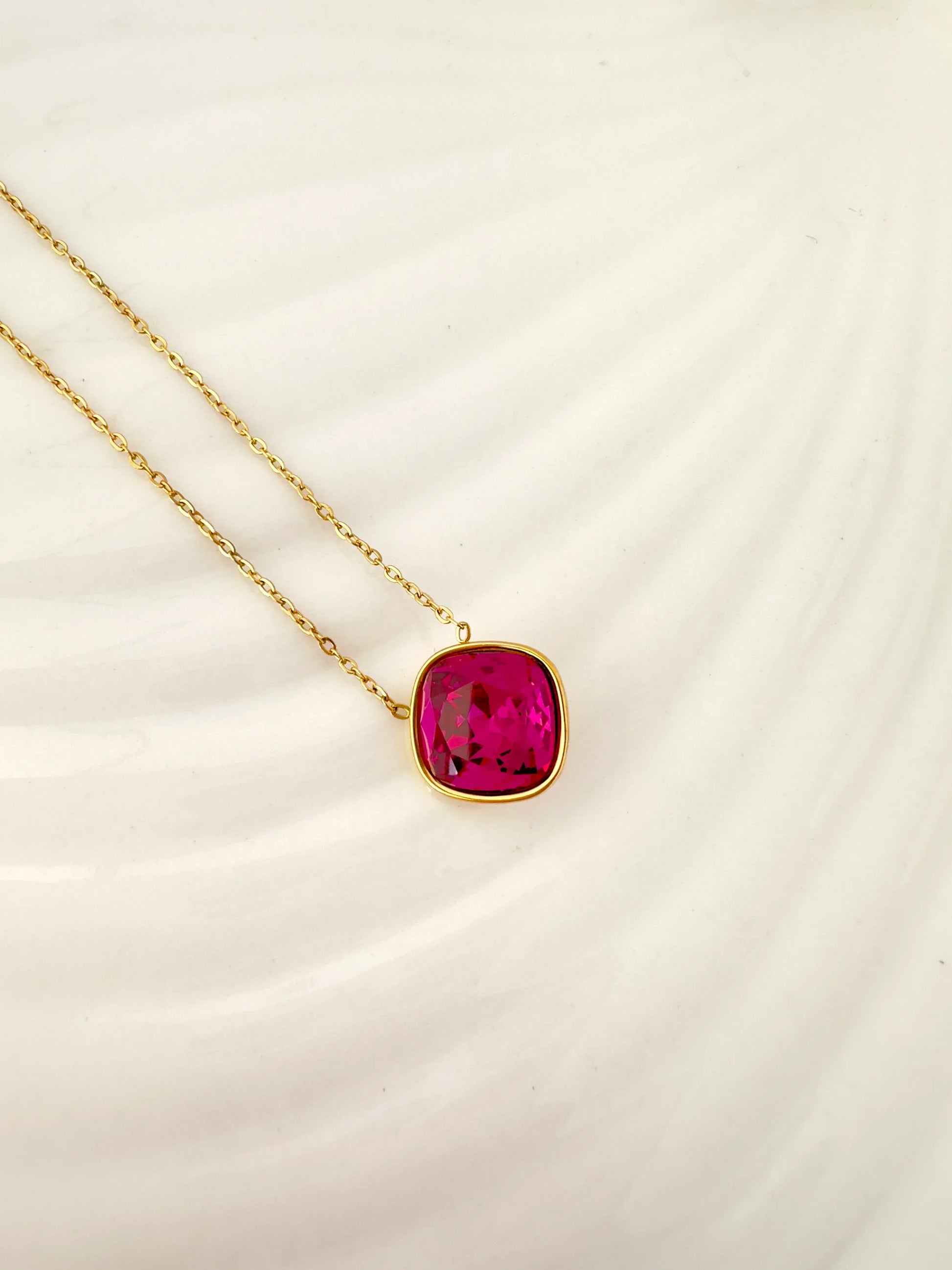 Collar Cristal Cuadrado Fucsia - Glamora
