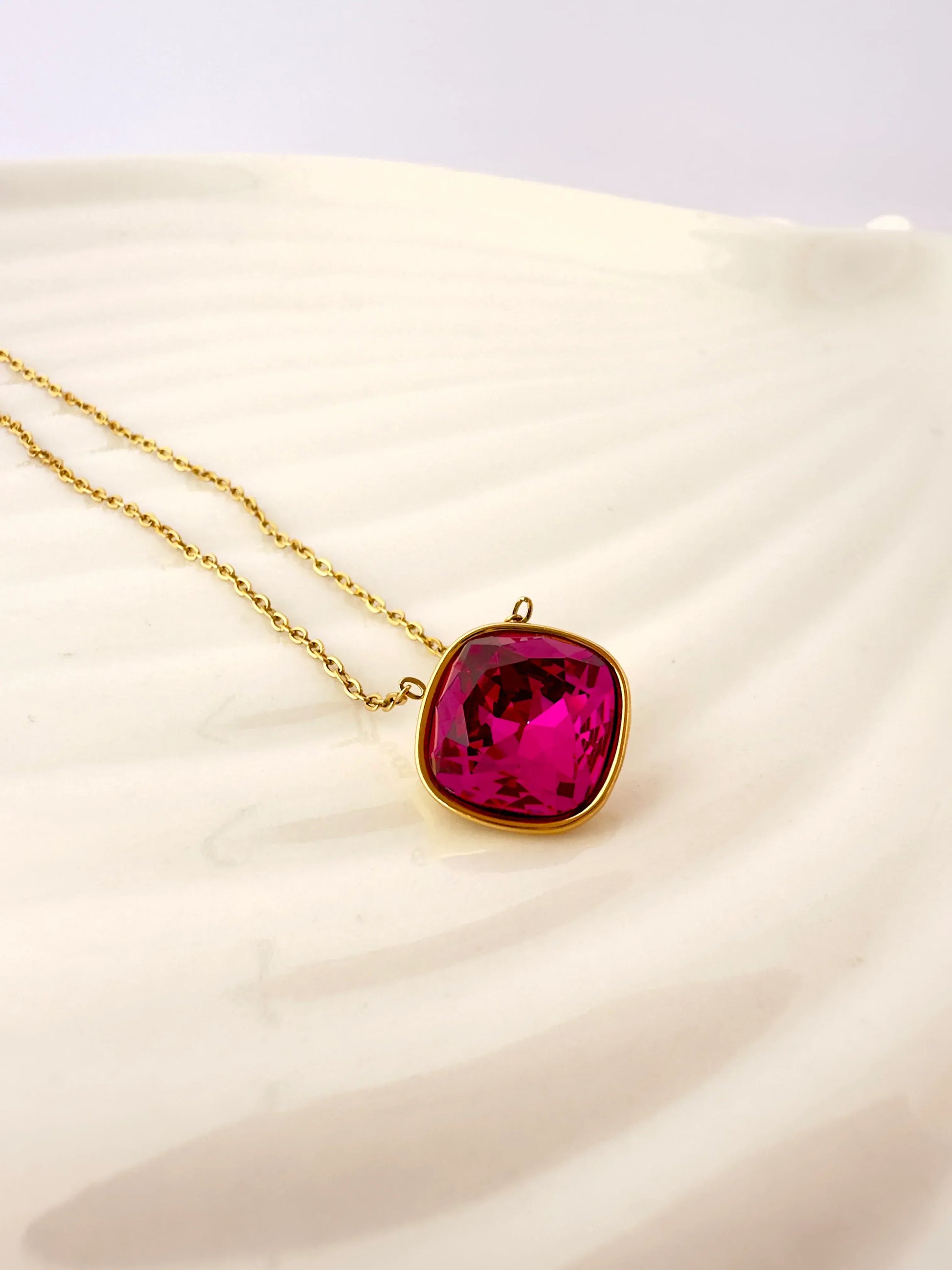Collar Cristal Cuadrado Fucsia - Glamora