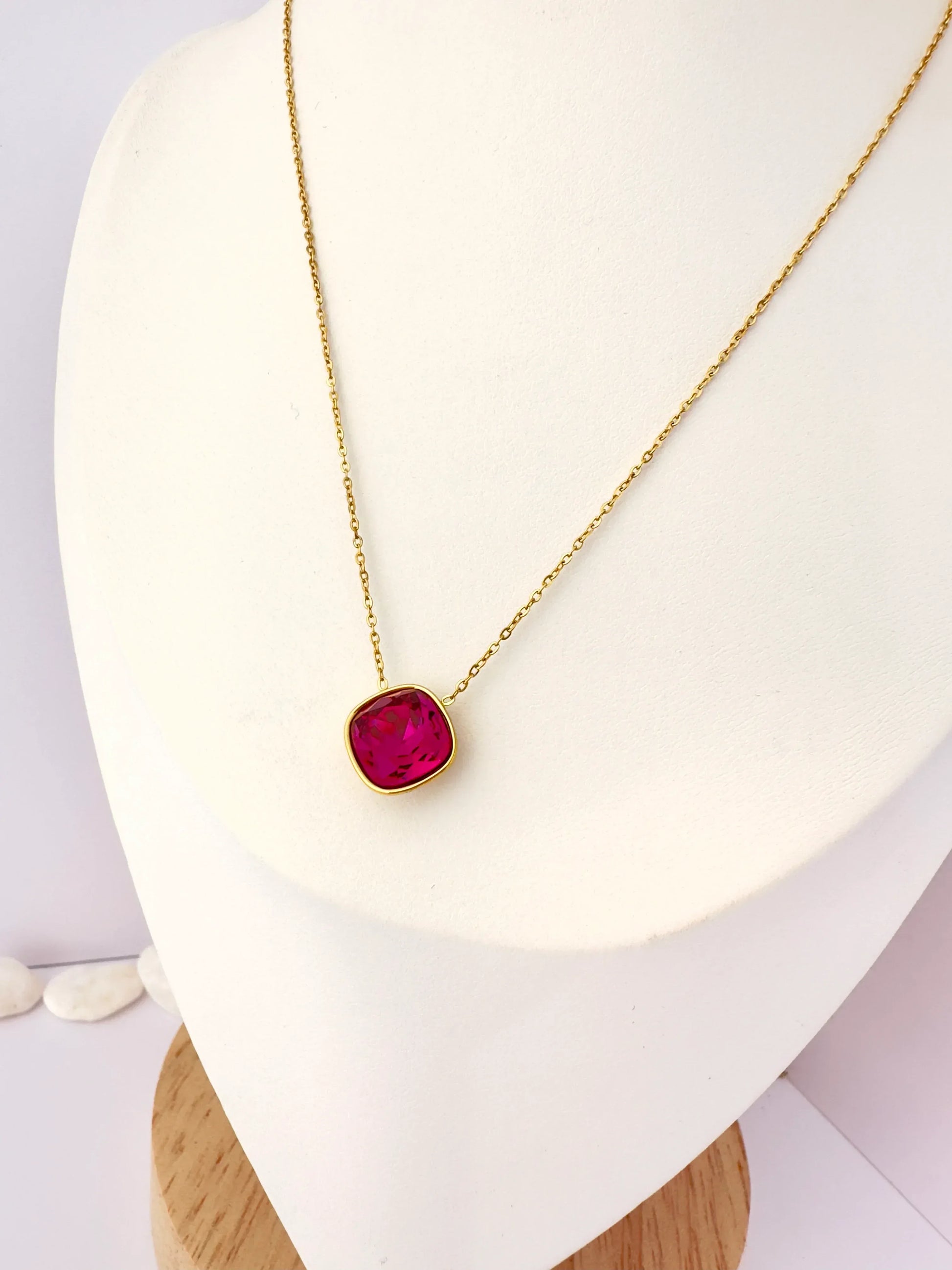 Collar Cristal Cuadrado Fucsia - Glamora