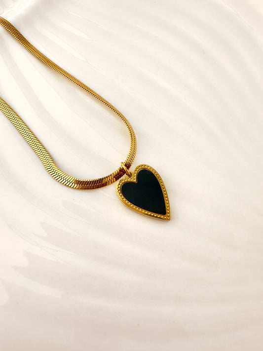 Collar Corazón Negro Elegante