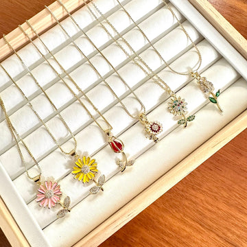 Lote Floral de 6 Collares – Baño de Oro 18K