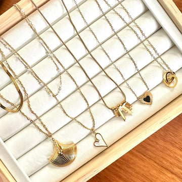 Lote Trend de 5 Collares – Enchape de Oro 18K