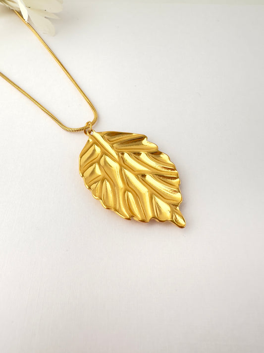 ✨ Collar Hoja Dorada Étnica