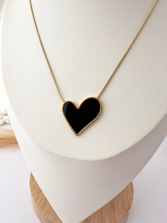 ✨ Collar Corazón Ébano Dorado