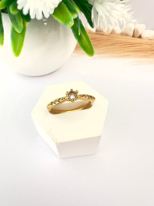 Anillo Brillance – Elegancia con Encanto Clásico