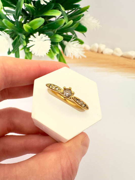 Anillo Brillance – Elegancia con Encanto Clásico