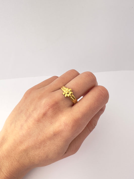 🌼 Anillo Florcita Gold - Ajustable