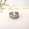 Anillo textura romana plateado - Ajustable - Glamora