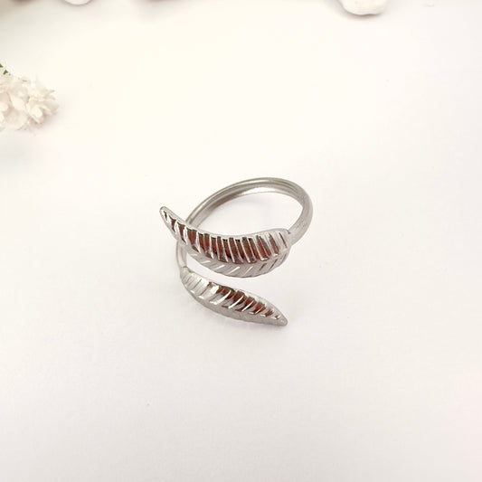🍃 Anillo Hojas entrelazadas Plateadas - Ajustable