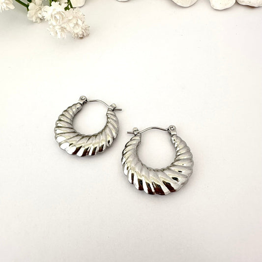 Argollas Plateadas con Relieve Acanalado - 2,5cm