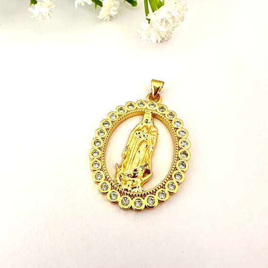 Dije Virgen Circones – Baño de Oro 18K -3,6 cm - Glamora