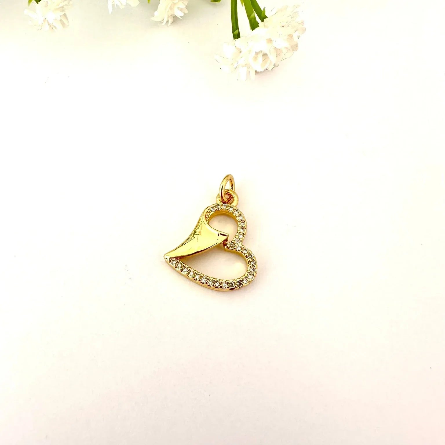 Dije Corazón Abierto con Circones – 1,8 cm - Baño de Oro - Glamora