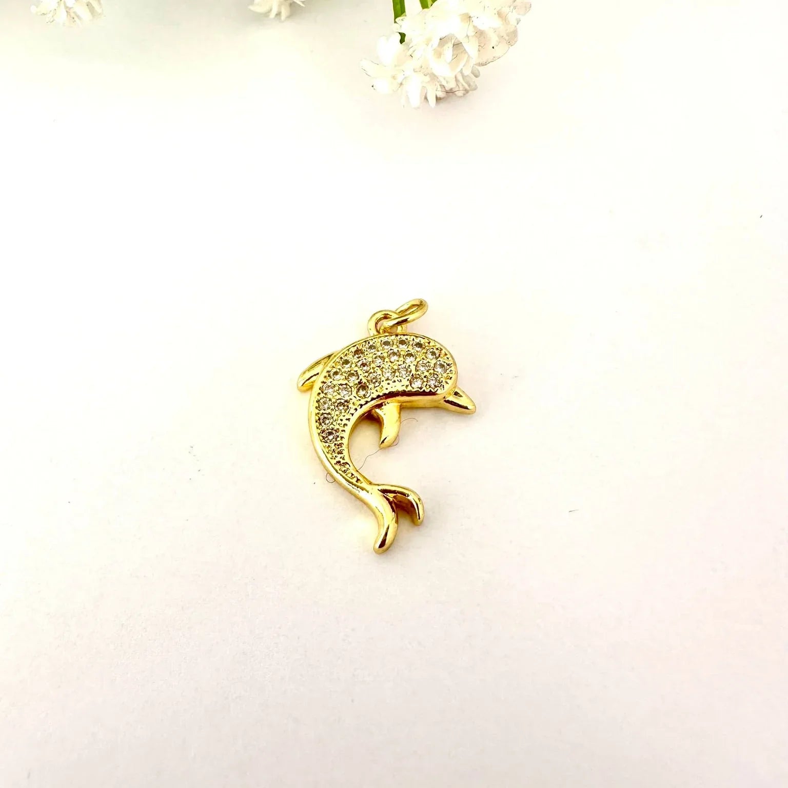 Dije Delfín Microcircones – 2 cm - Baño de Oro - Glamora