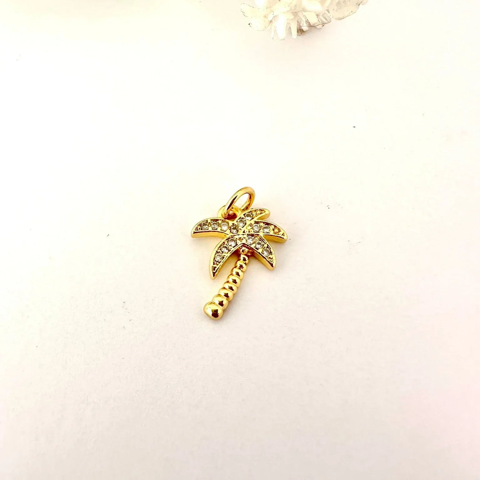 Dije Palmera con Circones – 1,5 cm - Baño de Oro - Glamora