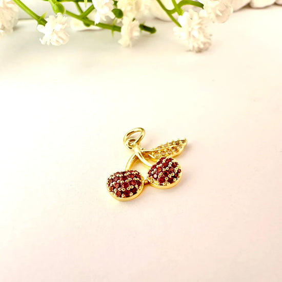 Dije Cerezas con Circones – 1,5 cm - Baño de Oro - Glamora