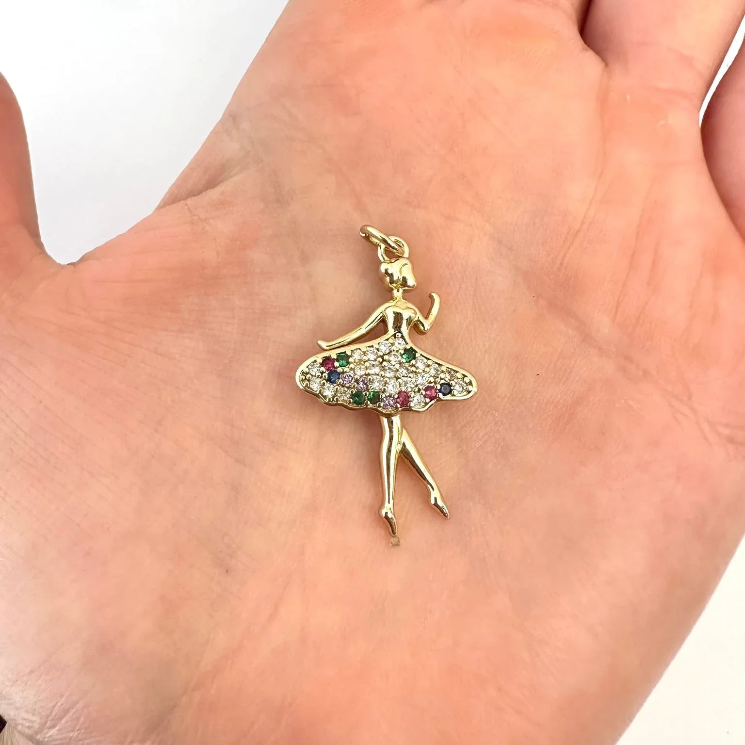 ✨ Dije Bailarina Brillante – 3,2cm - Baño de Oro - Glamora