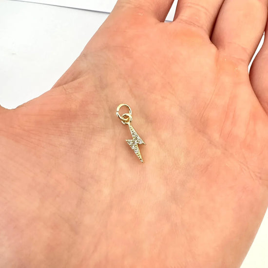 ⭐ Dije Rayo Brillante – 1,5 cm - Baño de Oro - Glamora