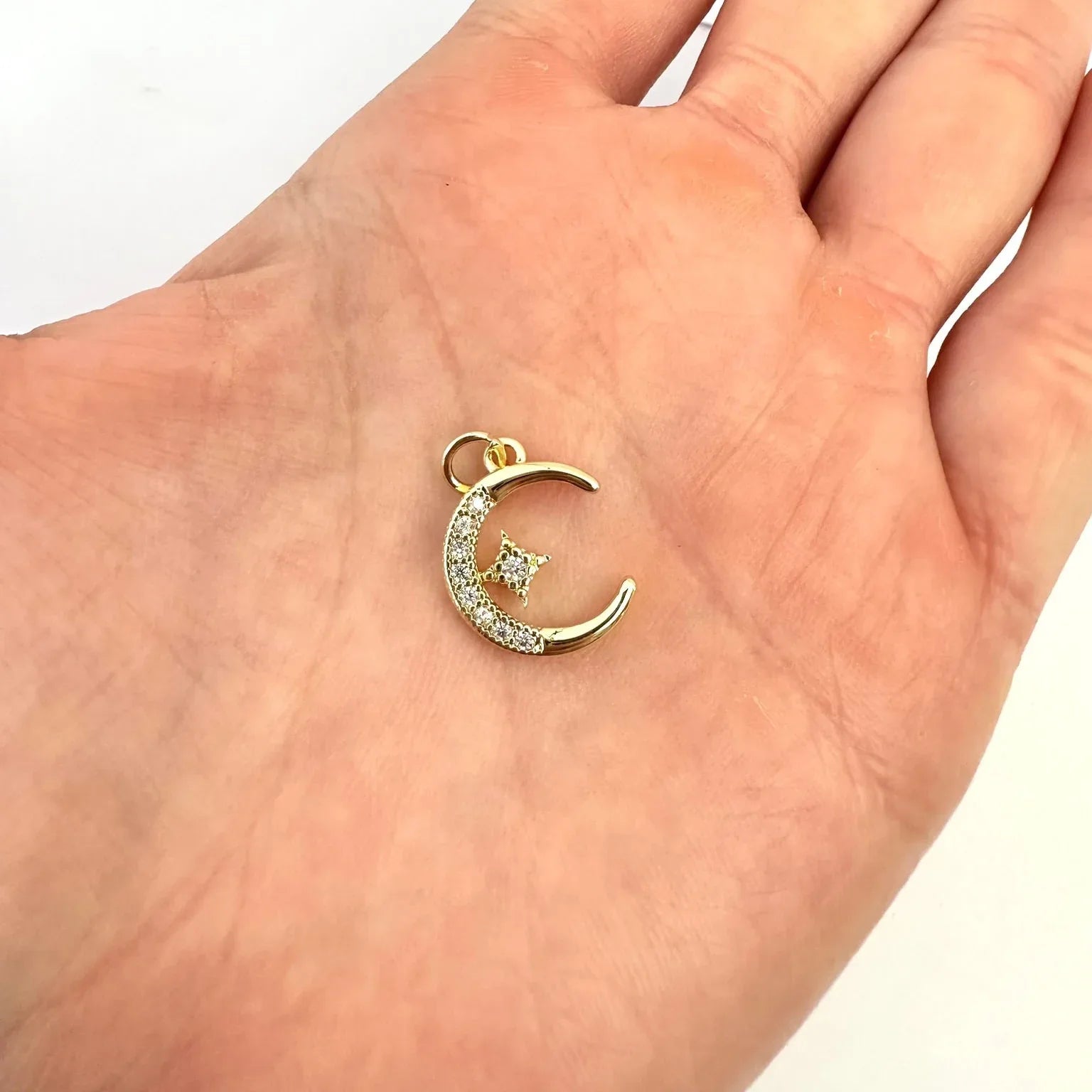 ⭐ Dije Luna & Estrella Brillante – 1,7cm - Baño de oro - Glamora