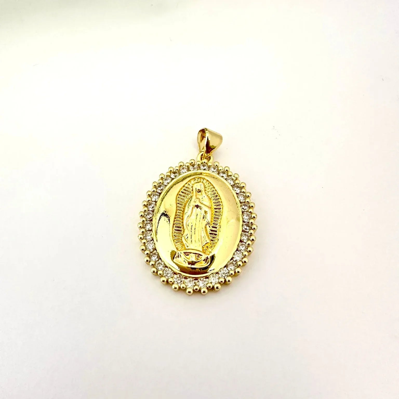 ✨ Dije Virgen María – 3cm - Baño de Oro - Glamora