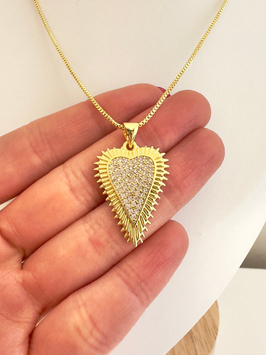 Collar de corazón moderno