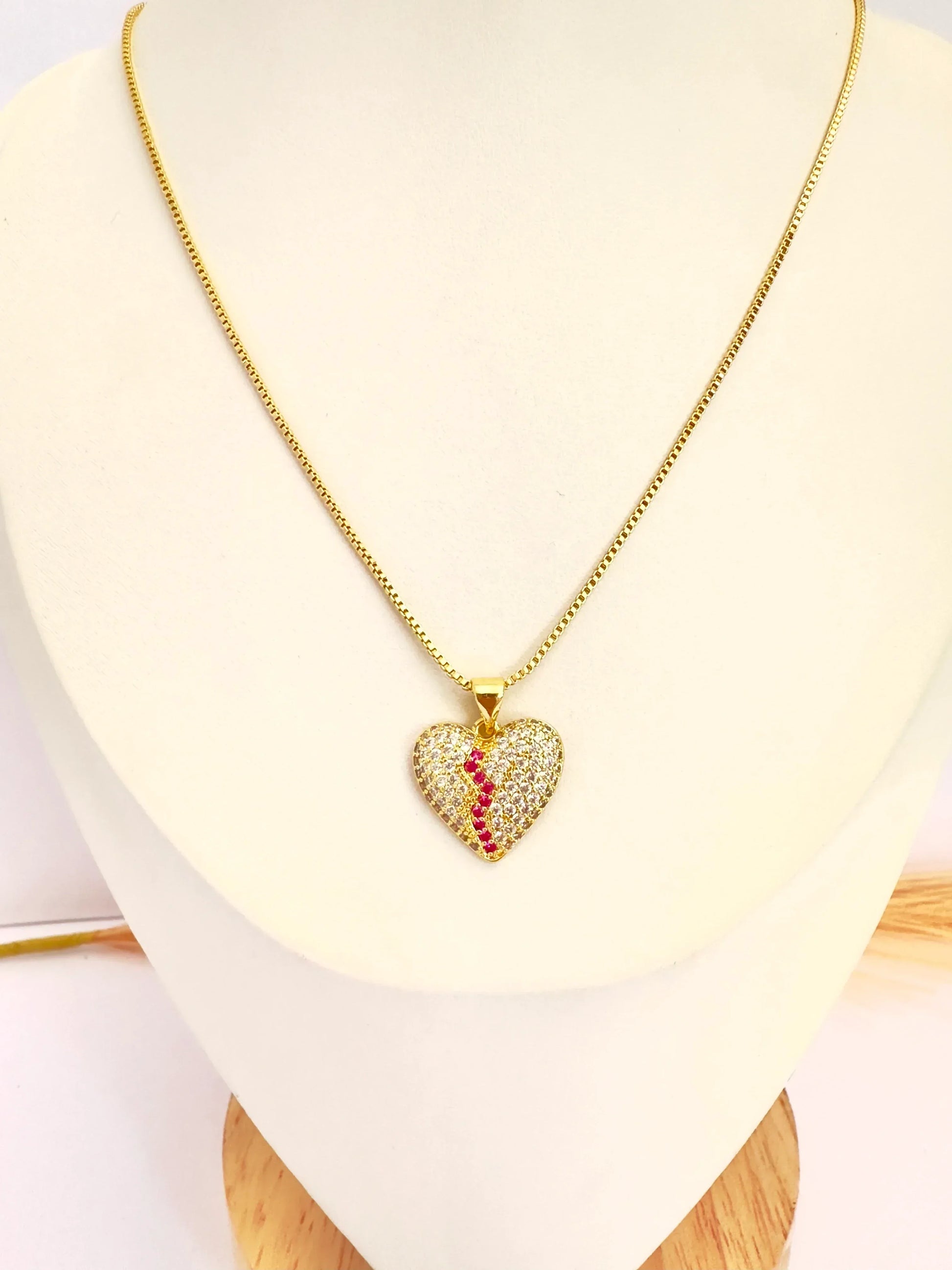 Collar Corazón Rubí Destellante – 50 cm - Baño de Oro - Glamora