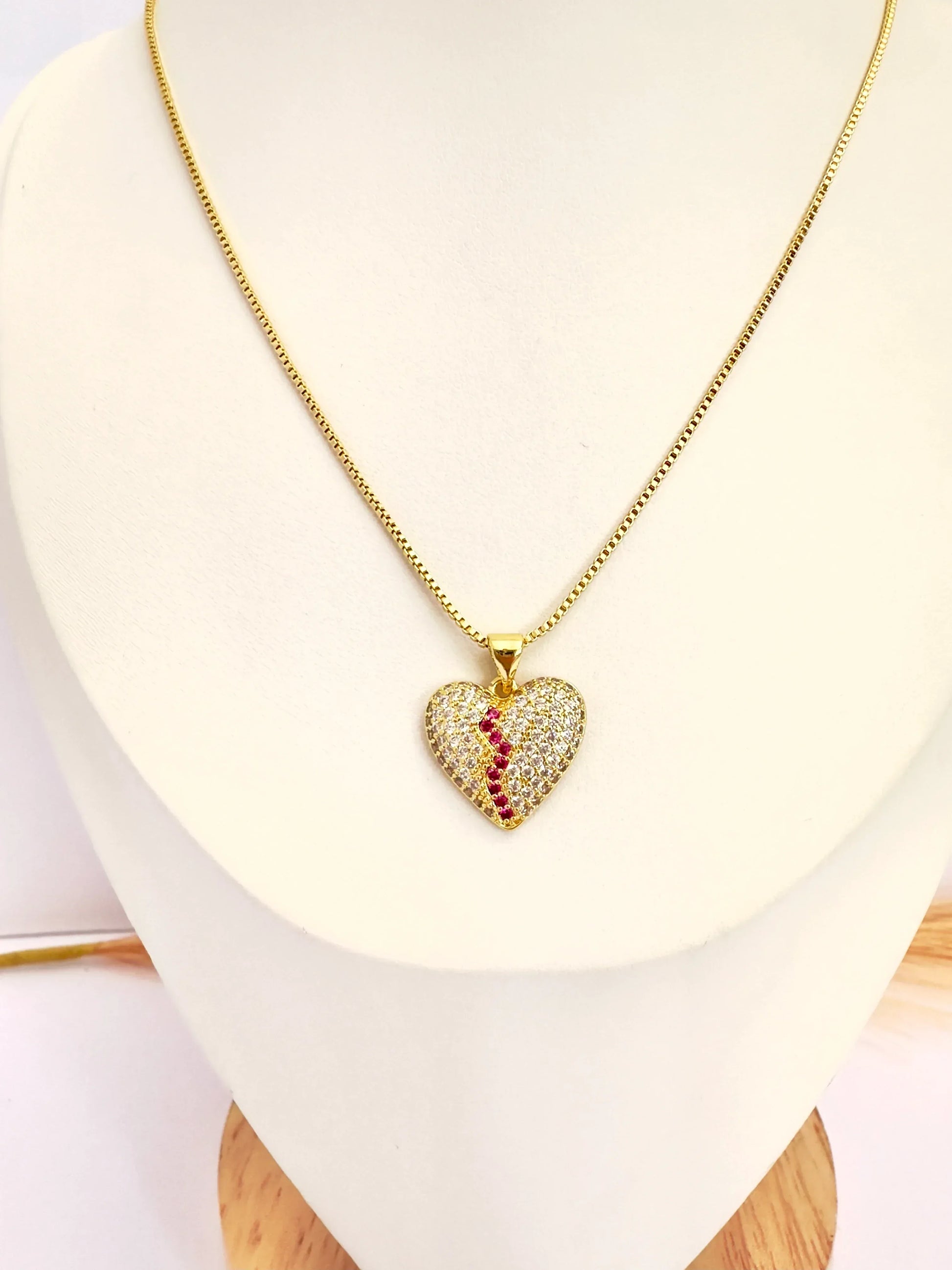 Collar Corazón Rubí Destellante – 50 cm - Baño de Oro - Glamora