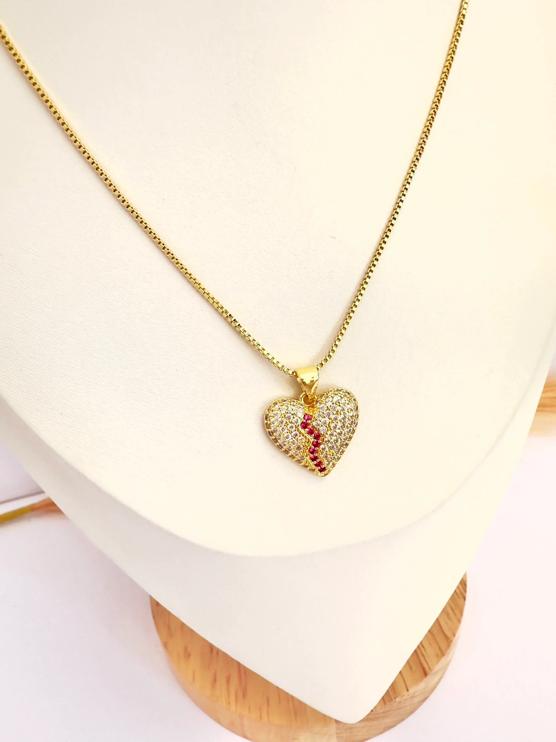 Collar Corazón Rubí Destellante – 50 cm - Baño de Oro - Glamora