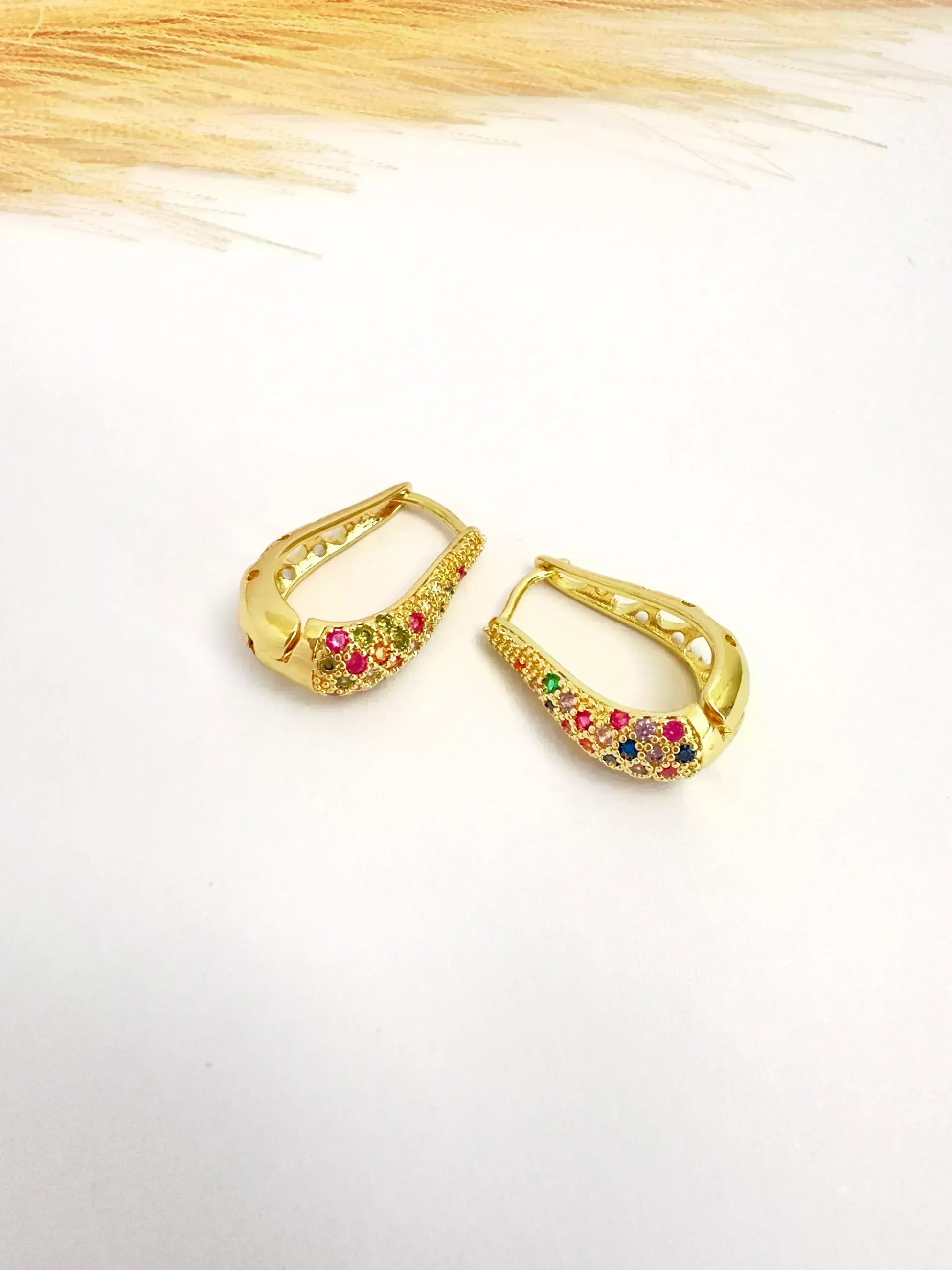 Argollas Arcoíris Elegantes – 2,2 cm - Baño de Oro - Glamora