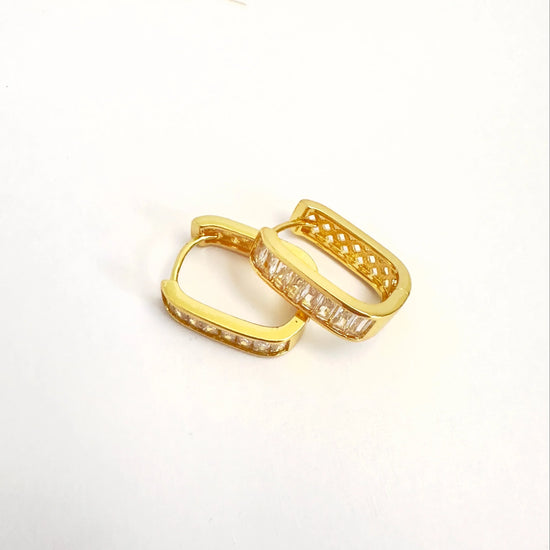 Argollas Rectangulares Brillo Clásico – 2 cm - Baño de Oro - Glamora