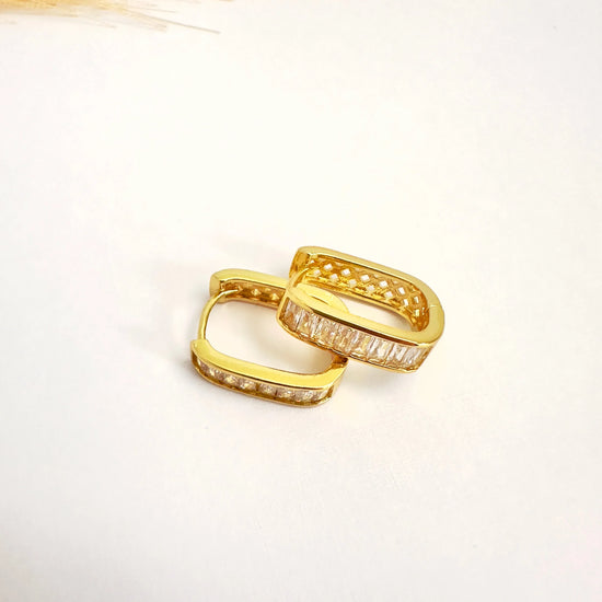 Argollas Rectangulares Brillo Clásico – 2 cm - Baño de Oro - Glamora