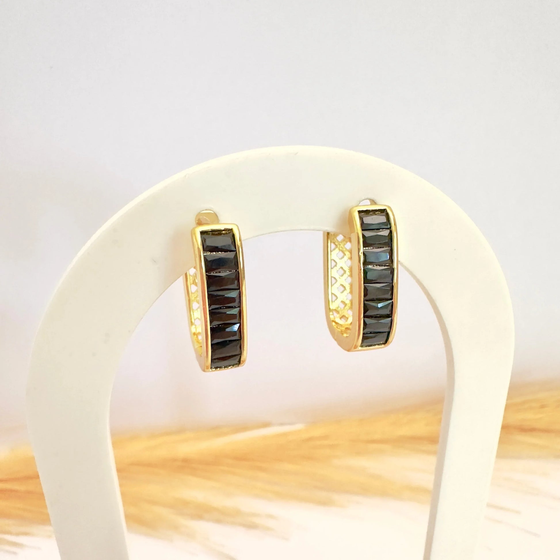 ✨ Argollas Rectangulares Negras - 2 cm- Baño de Oro - Glamora