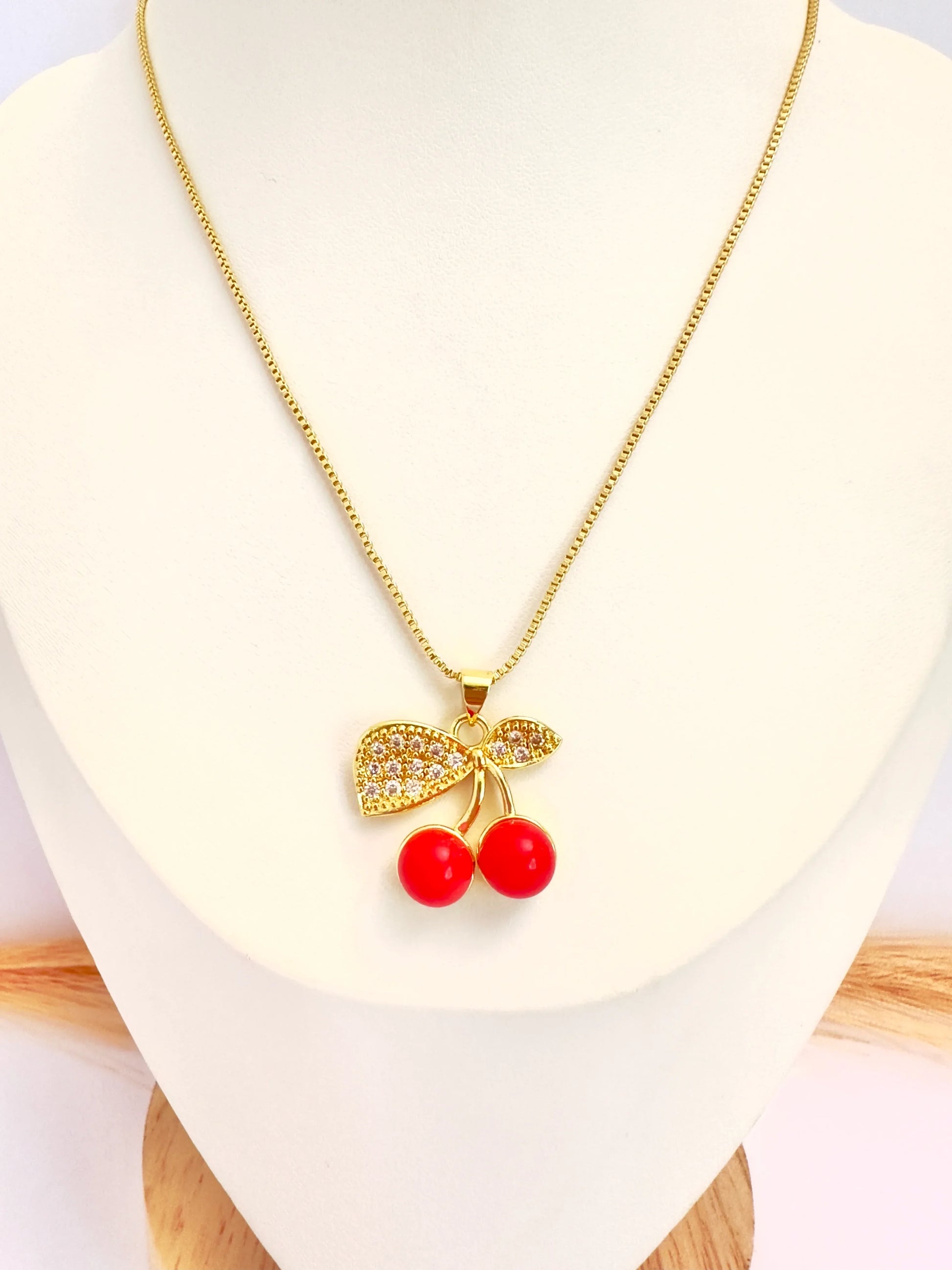 Collar Cereza Brillante – 50 cm - Baño de Oro - Glamora