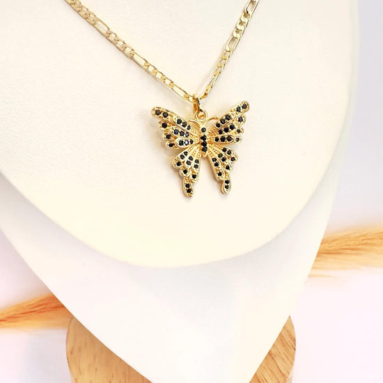 Collar Mariposa con Circones Negros – 47 cm - Baño de Oro - Glamora