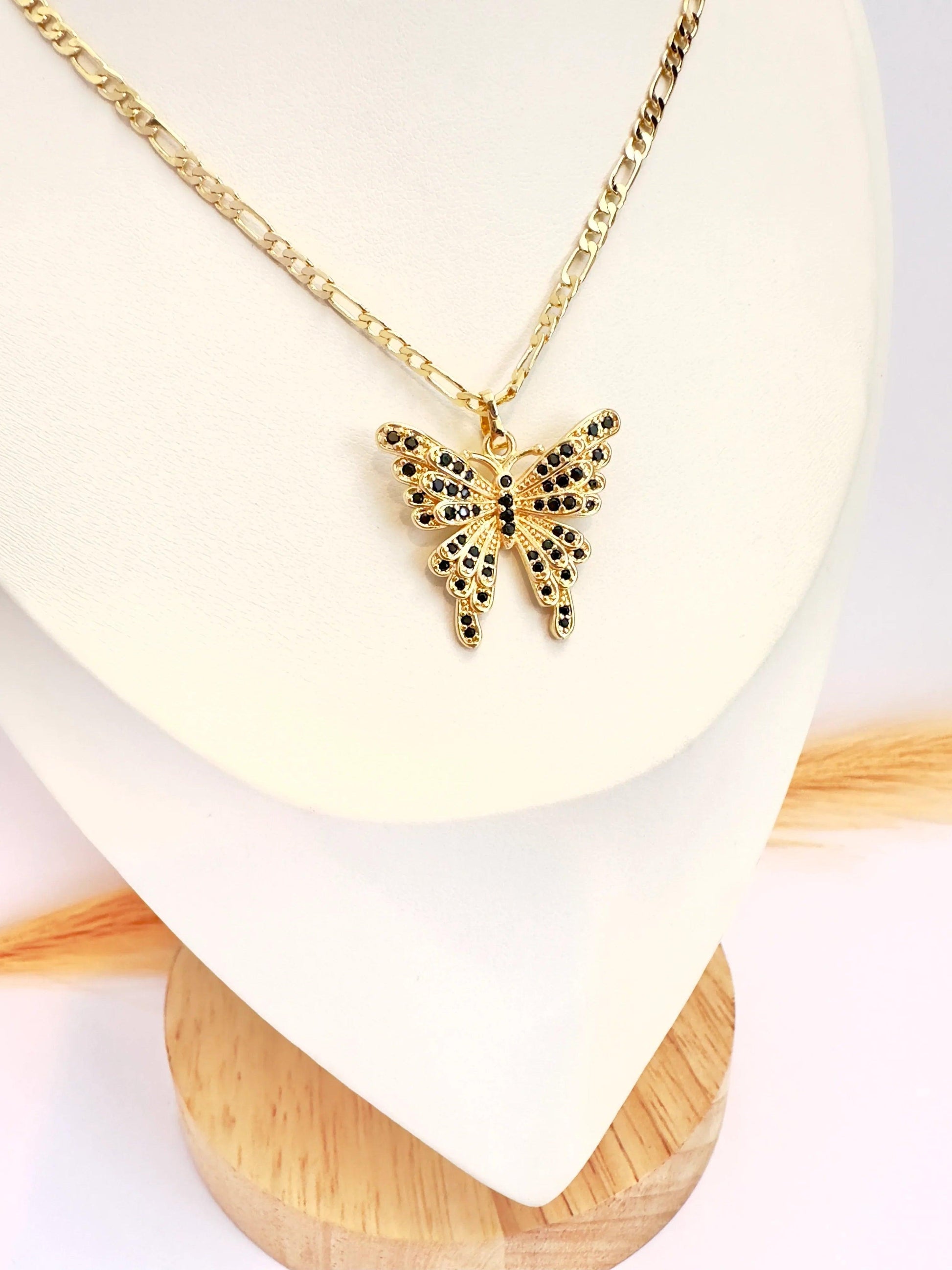 Collar Mariposa con Circones Negros – 47 cm - Baño de Oro - Glamora